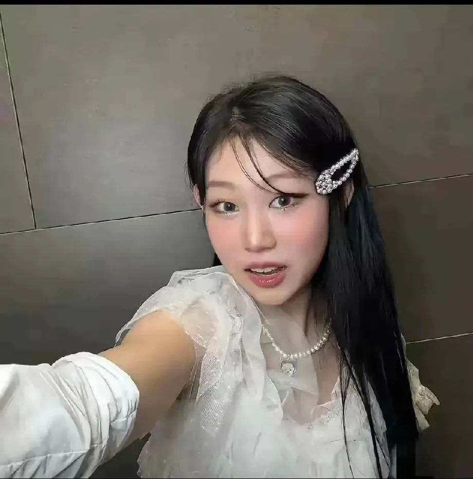 韩国的包装确实高明！小沈阳的女儿沈佳润越来越像韩国偶像张元英，看起来非常漂亮！-IS